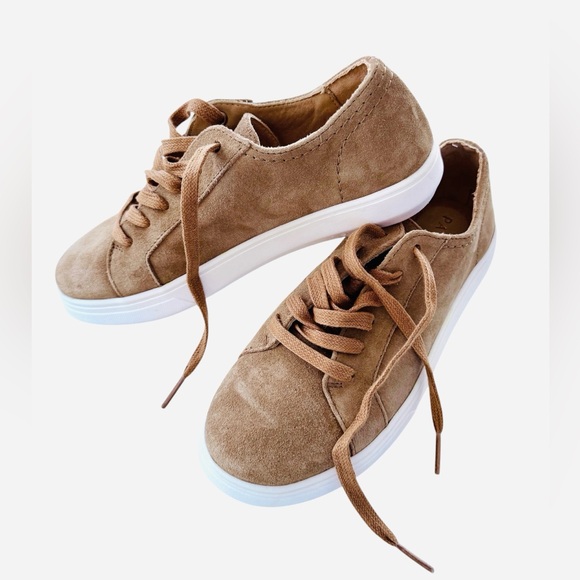 Portland Suede Leather LOW TOP Taupe
STREET SNEAKER Women’s Size 36.5 or 6 - Picture 5 of 9
